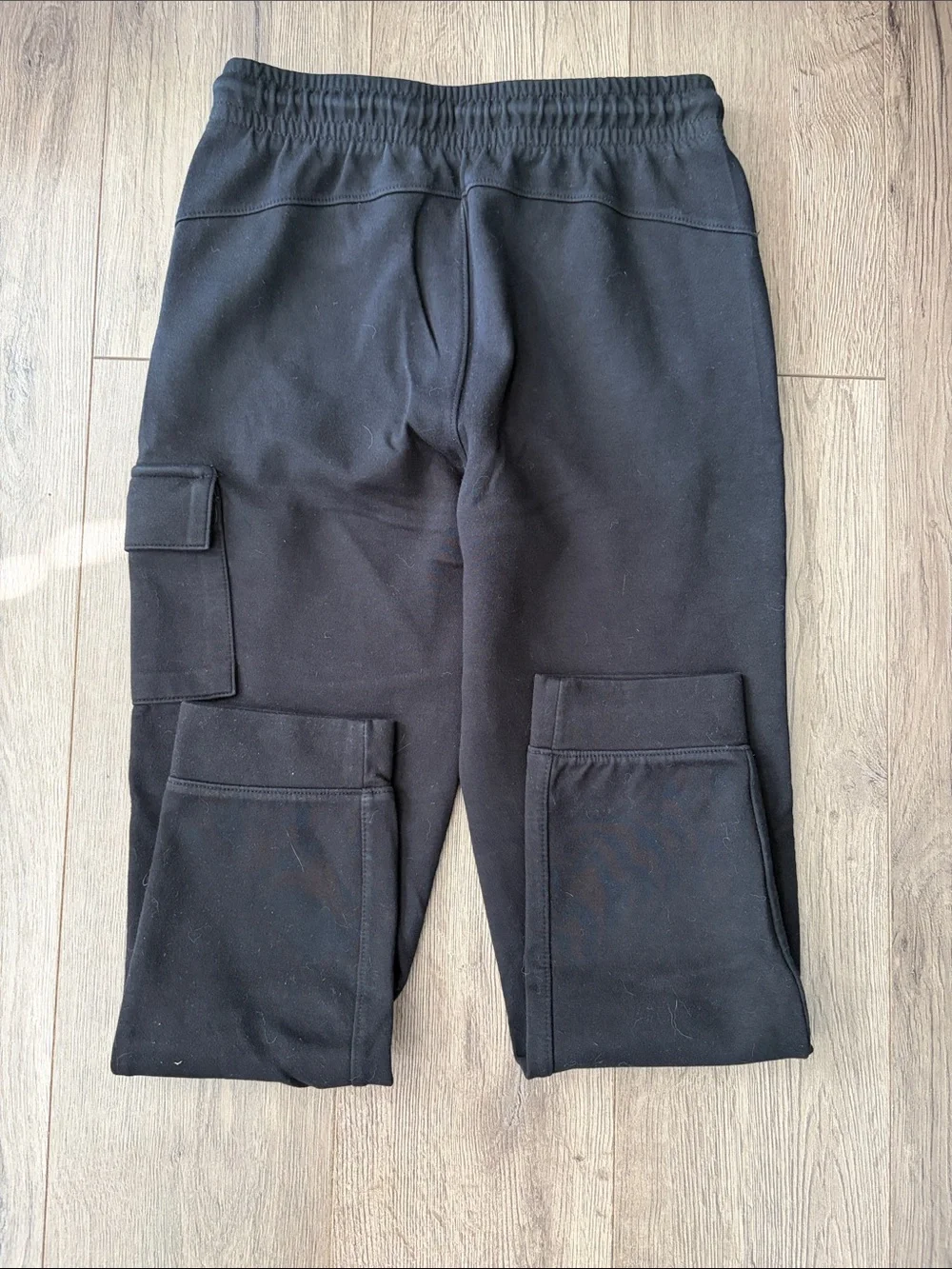 Old Navy Boy’s Dynamic Fleece Black Cargo Jogger Sweats. Boy’s size Large 10/12